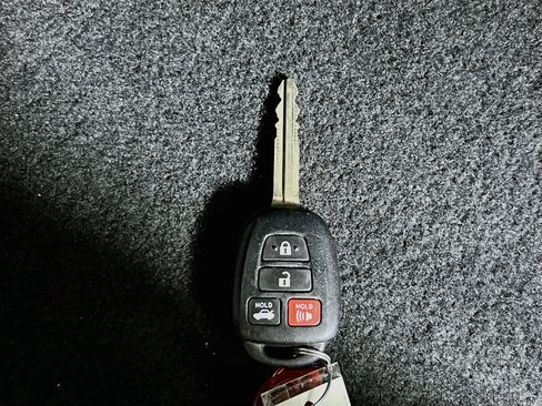 Used 2017 Toyota Corolla SE w/ Carpet Mat Package (TMS) FWD image 35