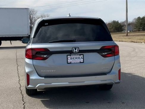 New 2026 Honda Odyssey Touring image 7