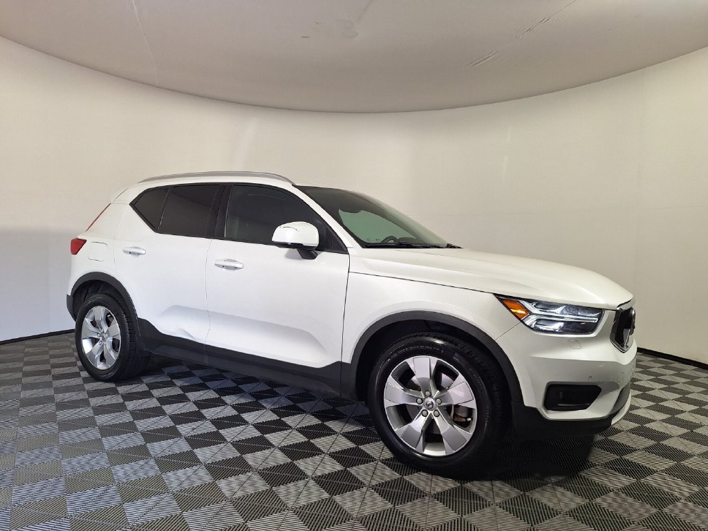 Used 2022 Volvo XC40 T5 Momentum AWD/4WD image 3