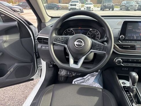 Used 2025 Nissan Altima 2.5 SV image 29