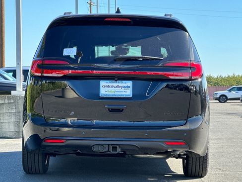 New 2026 Chrysler Pacifica Limited w/ S Appearance Package image 5