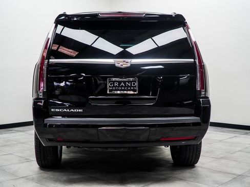 Used 2019 Cadillac Escalade Luxury image 9