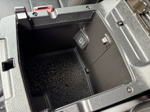 Used 2022 Jeep Wrangler Unlimited Sahara w/ Cold Weather Group image 28