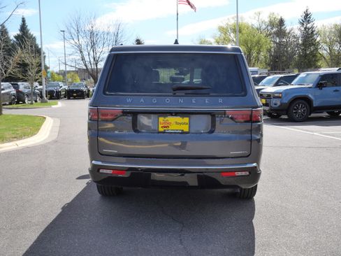 Used 2023 Jeep Wagoneer L Series III w/ Premium Group I AWD/4WD image 6