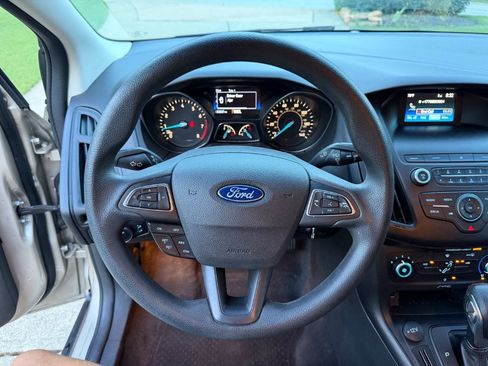 Used 2018 Ford Focus SE FWD image 11