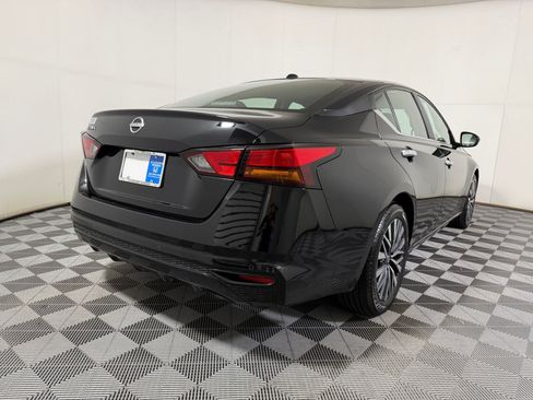 Used 2025 Nissan Altima 2.5 SV FWD image 21