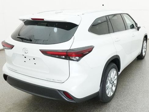 New 2026 Toyota Highlander Limited AWD/4WD image 15