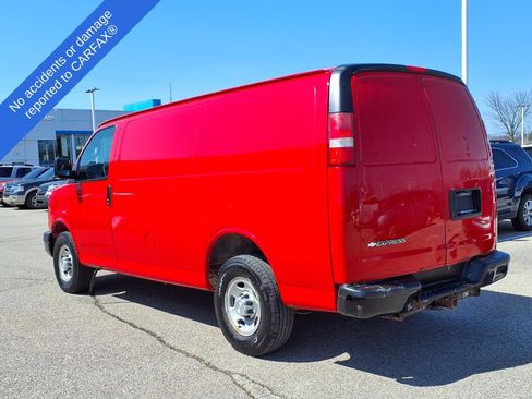 Used 2017 Chevrolet Express 2500 RWD image 8