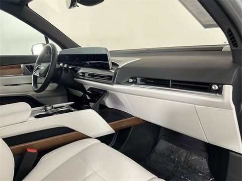 Used 2026 Cadillac Vistiq Sport image 30