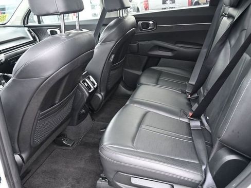 Used 2024 Kia Sorento S image 16