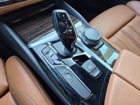 Used 2019 BMW 530e xDrive AWD/4WD image 16