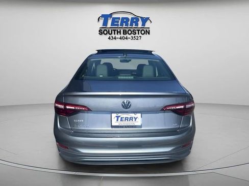 Used 2024 Volkswagen Jetta SE image 4