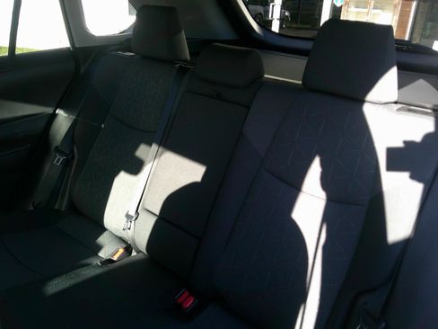 Used 2022 Toyota RAV4 XLE image 14