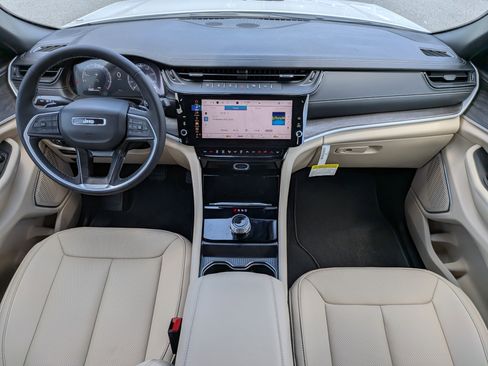 New 2026 Jeep Grand Cherokee Limited w/ Luxury Tech Group II RWD image 14