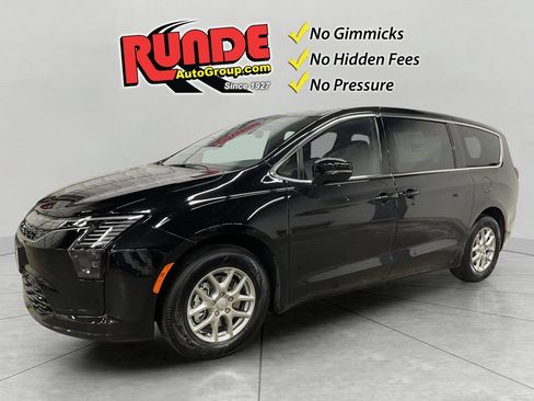 New 2027 Chrysler Pacifica Select FWD image 1