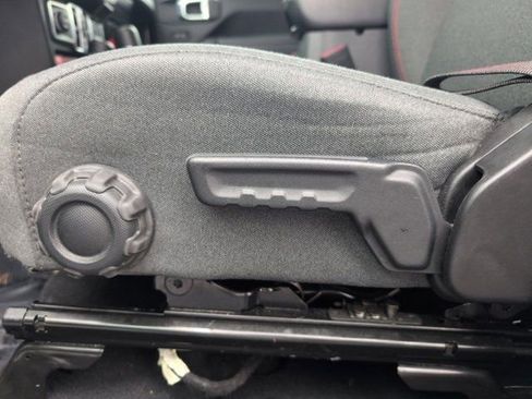 Used 2025 Jeep Wrangler Unlimited Rubicon w/ Convenience Group image 14