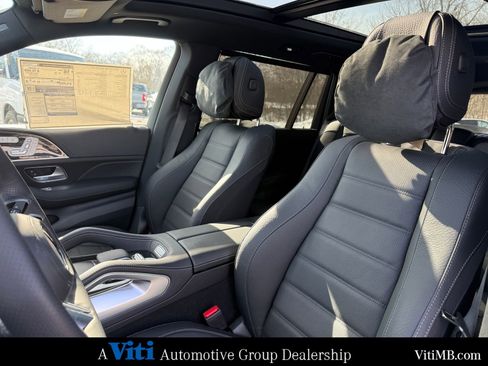 Used 2025 Mercedes-Benz GLS 580 4MATIC image 13