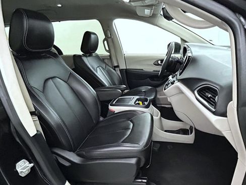 Certified 2023 Chrysler Pacifica Touring-L FWD image 15