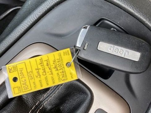 Used 2015 Jeep Cherokee Limited w/ Luxury Group AWD/4WD image 9