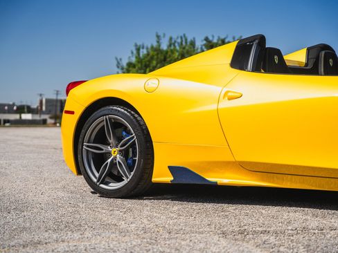 Used 2015 Ferrari 458 Speciale A RWD image 5
