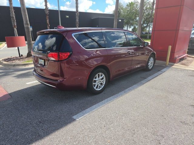 Used 2020 Chrysler Pacifica Touring w/ Advanced Safetytec Group FWD image 3