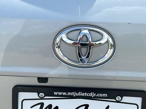 Used 2024 Toyota Highlander XLE FWD image 12