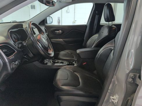 Used 2019 Jeep Cherokee Limited AWD/4WD image 9