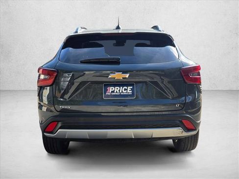 Used 2025 Chevrolet Trax LT image 6