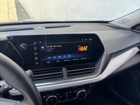 Used 2025 Chevrolet Trax LT w/ LT Convenience Package FWD image 20