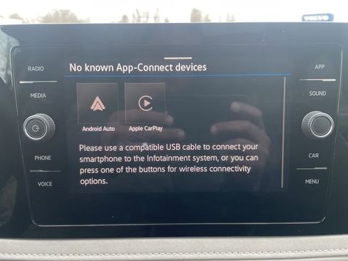 Certified 2025 Volkswagen Taos SE w/ Panoramic Sunroof Package image 16