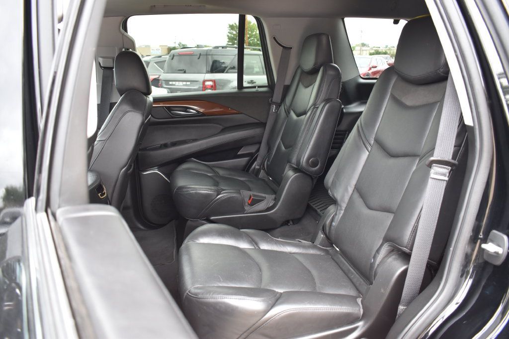 Used 2019 Cadillac Escalade Premium Luxury AWD/4WD image 7