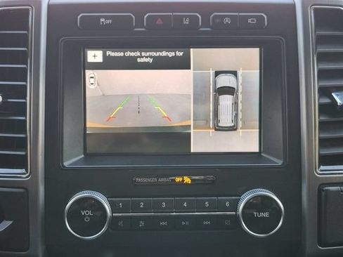 Used 2019 Ford Expedition Platinum RWD image 16