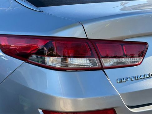 Used 2020 Kia Optima LX image 27