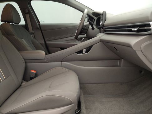 Used 2025 Hyundai Elantra Sport FWD image 21