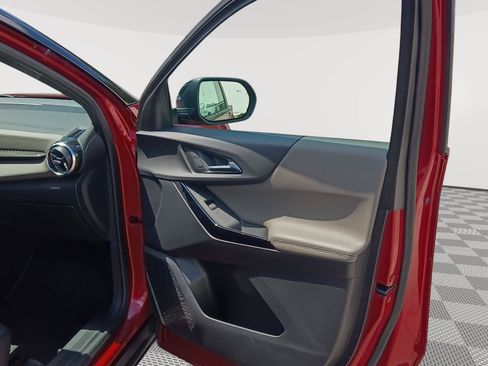 Used 2025 Chevrolet Equinox LT w/ Convenience Package II FWD image 27