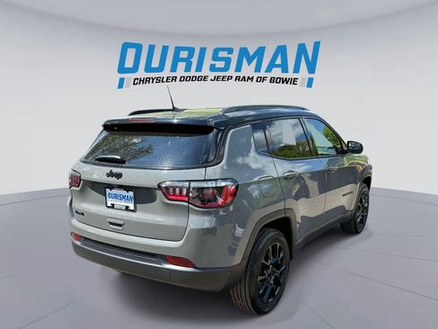 Used 2023 Jeep Compass Latitude AWD/4WD image 2