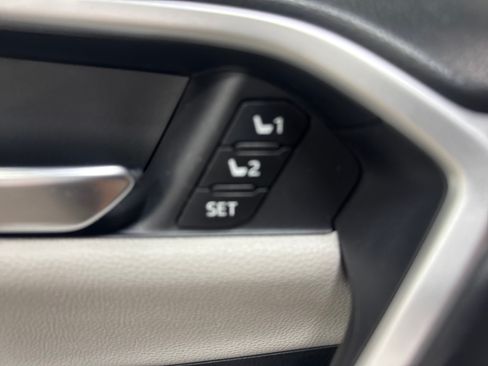 Used 2019 Toyota RAV4 Limited AWD/4WD image 27