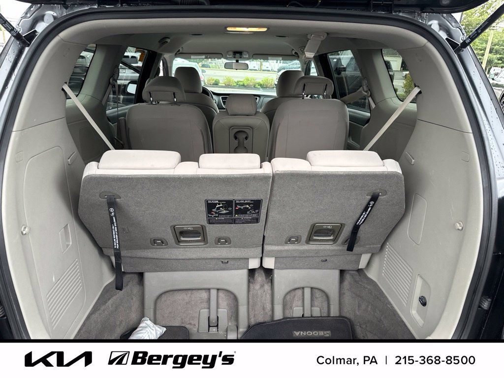 Used 2018 Kia Sedona LX FWD image 18