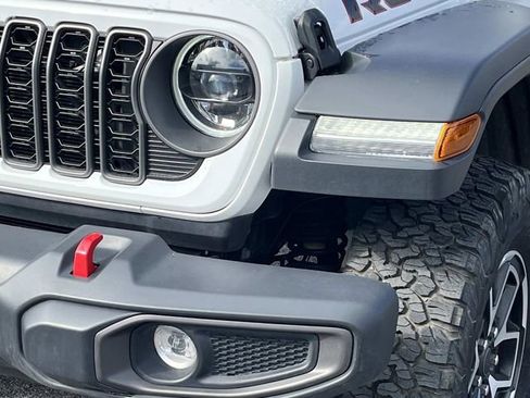 Used 2025 Jeep Wrangler Unlimited Rubicon AWD/4WD image 13