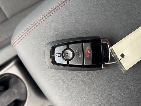 Used 2025 Ford Explorer Active image 33