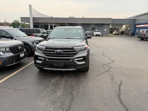 Used 2020 Ford Explorer XLT w/ Equipment Group 202A AWD/4WD image 2