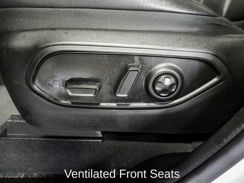 Used 2024 Jeep Grand Cherokee Limited w/ Luxury Tech Group II image 17