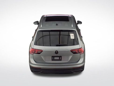 Used 2023 Volkswagen Tiguan SE w/ Panoramic Sunroof Package FWD image 7