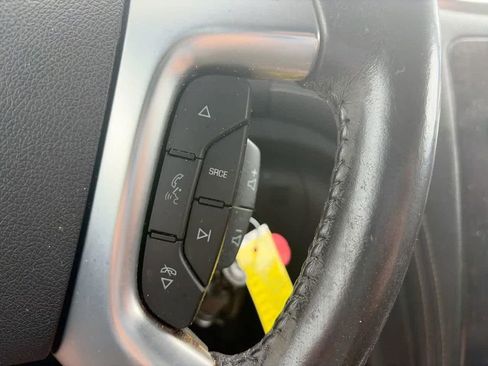 Used 2017 Chevrolet Traverse LT w/ Style and Technology Package FWD image 23