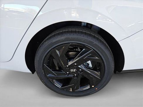 New 2026 Hyundai Elantra SEL Sport FWD image 9