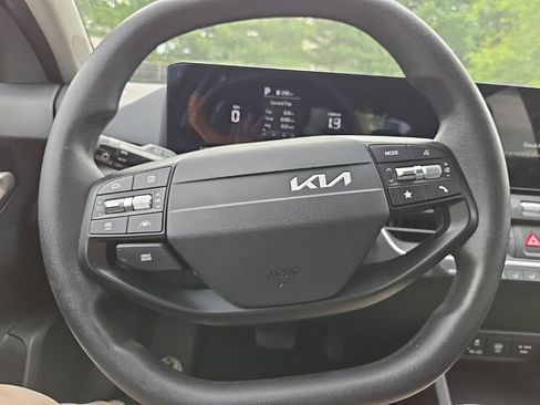 Certified 2025 Kia K4 FWD image 12