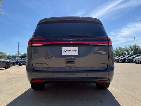 Used 2023 Chrysler Pacifica Touring-L w/ S Appearance Package AWD/4WD image 28