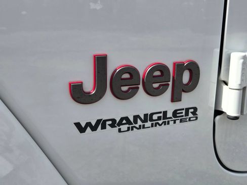 Used 2018 Jeep Wrangler Unlimited Rubicon AWD/4WD image 11