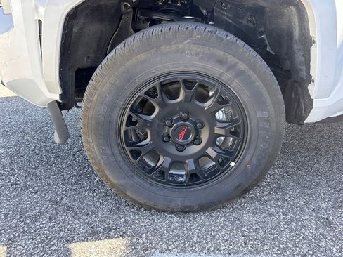 Used 2025 Toyota Tacoma TRD Sport AWD/4WD image 39