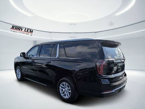Used 2025 Chevrolet Suburban LT RWD image 5